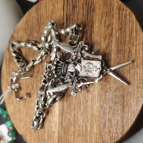 N1204 knights and armor sterling silver necklace heavy. Vintagecollectible